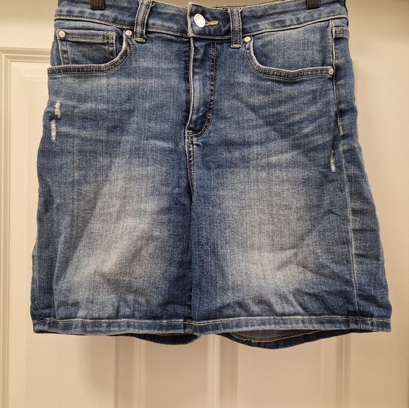 Stretchy shorts, wear straight or rolled up - Picture 1 of 3